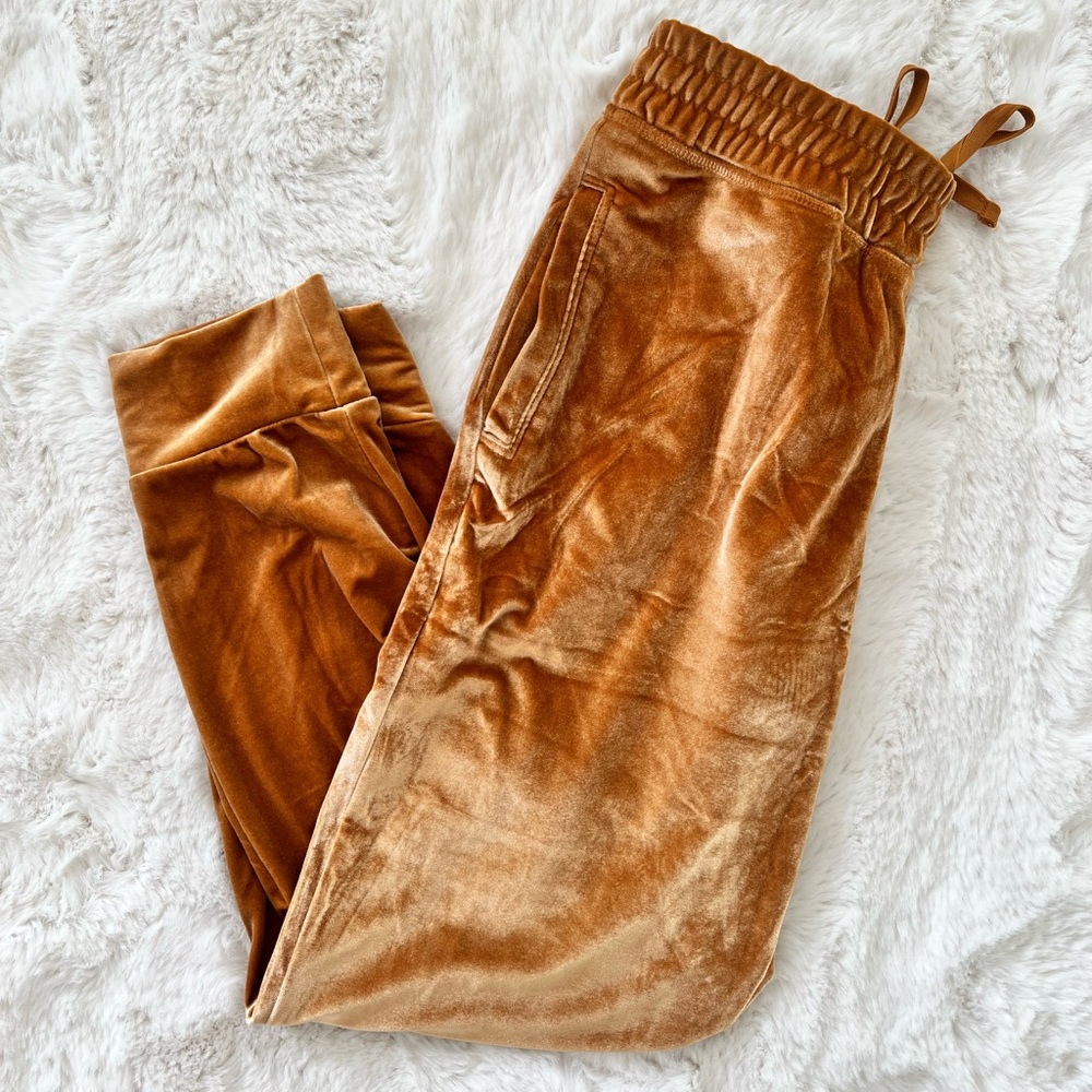 Fabletics Luxe Velour Jogger